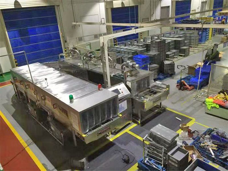 北京客戶U型汽車配件周轉(zhuǎn)箱清洗烘干機(jī)客戶使用現(xiàn)場(chǎng)